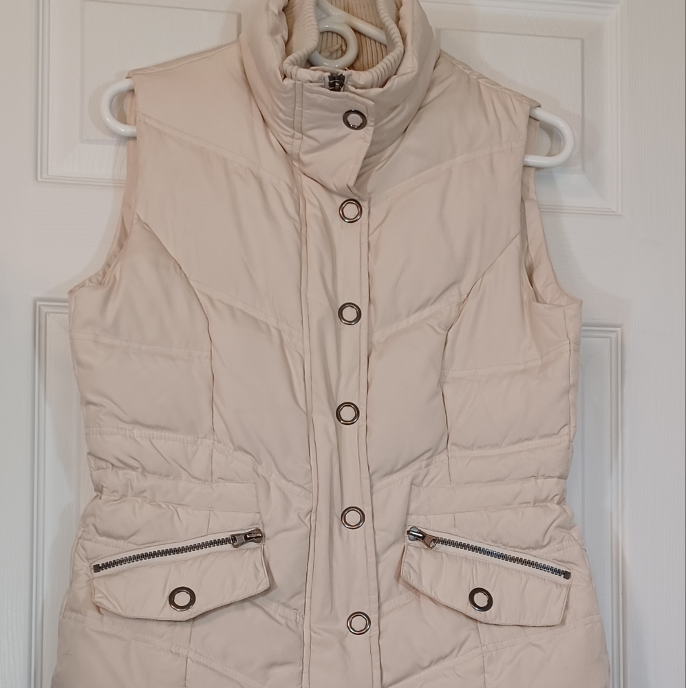 NEW YORK CLASSICS Vest Size Small tan zip snaps down fill